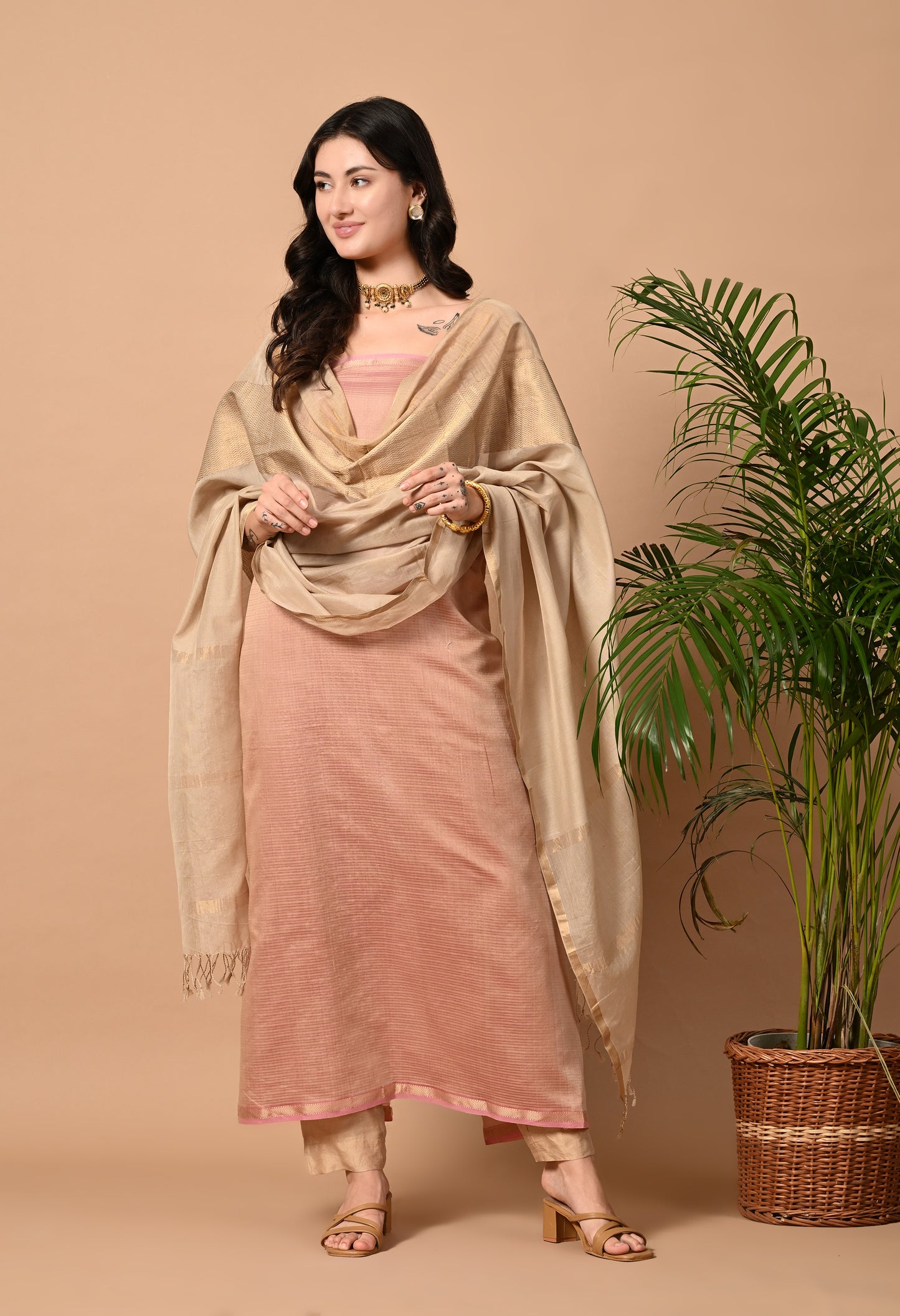 Pink Maheshwari Silk Cotton and Zari Handloom Kurta Material with Golden Dupatta