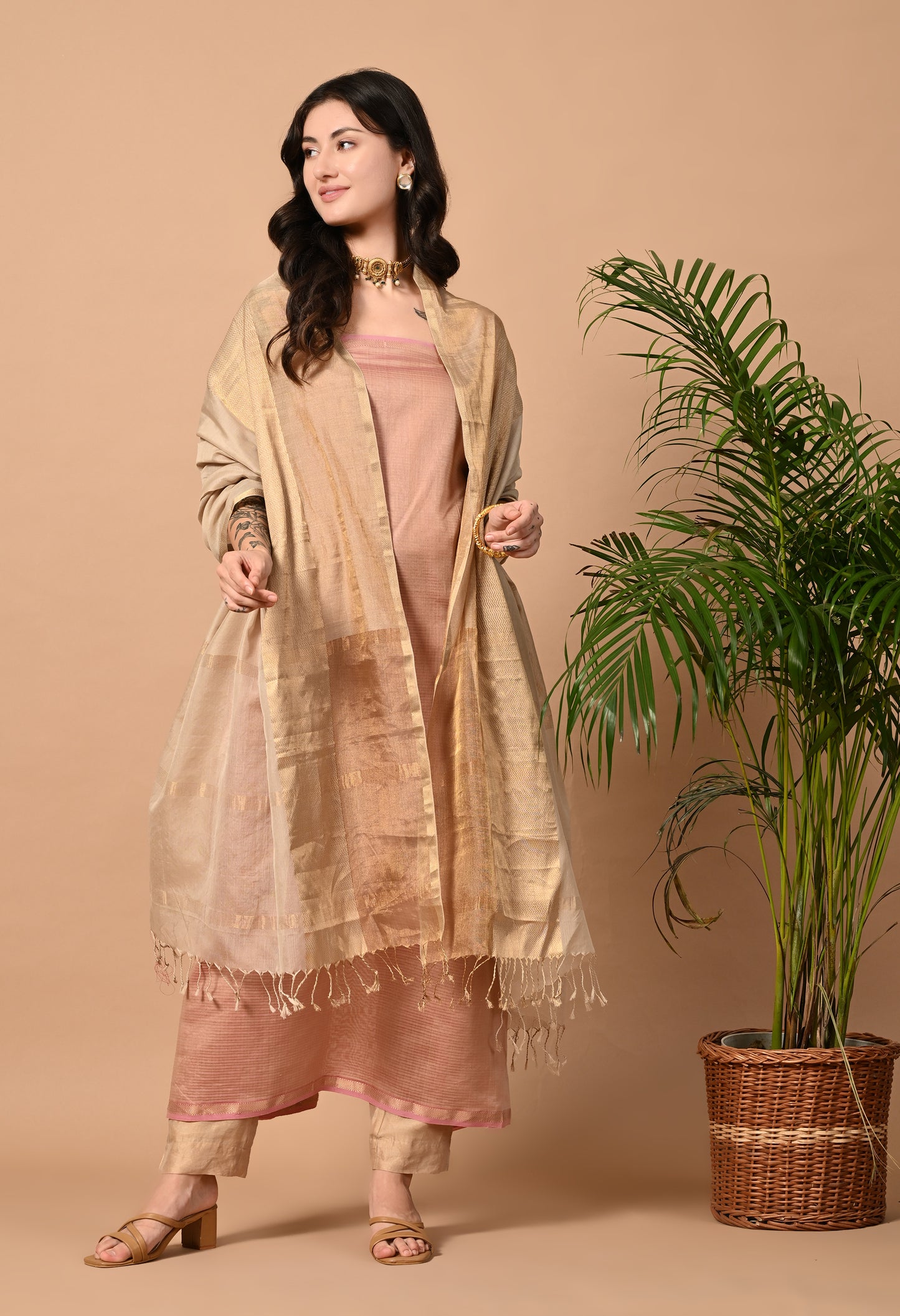 Pink Maheshwari Silk Cotton and Zari Handloom Kurta Material with Golden Dupatta