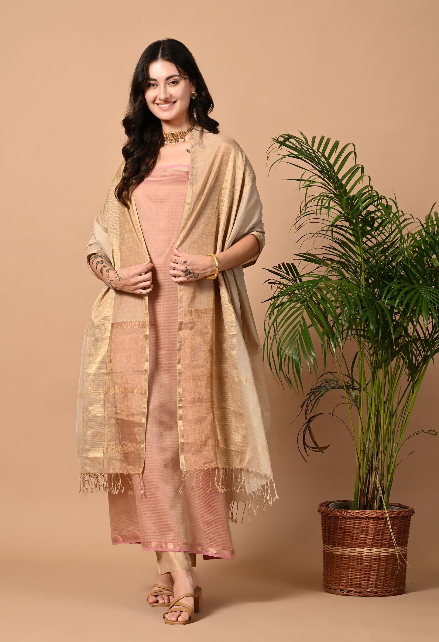 Pink Maheshwari Silk Cotton and Zari Handloom Kurta Material with Golden Dupatta